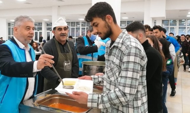 Müftülük üniversitelerde iftar sofraları kurdu