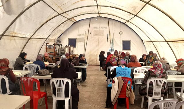 Müftülüklerin deprem bölgesindeki manevi destek hizmetleri sürüyor