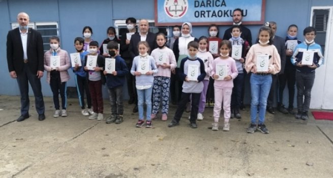 Müftülükten öğrencilere kitap hediyesi