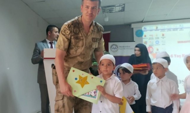 Muradiye’de minikler karne aldı