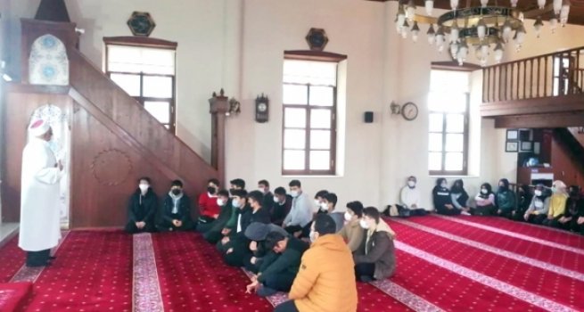 Öğrencilerden camiye ziyaret