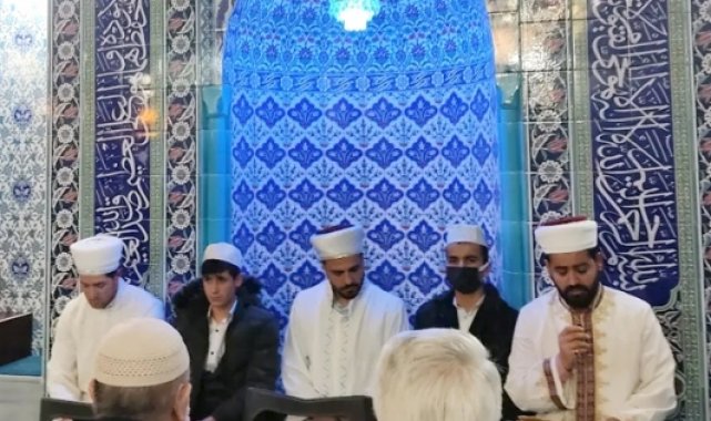 Özalp ailece sabah namazında buluştu