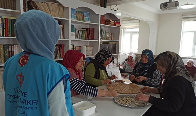Pınarhisar’da Kur’an kursu öğrencileri depremzedeler için mantı yaptı