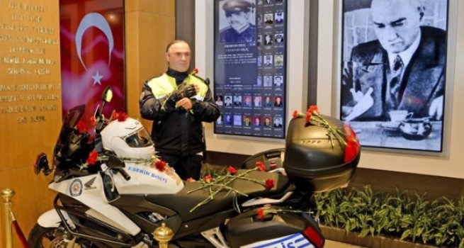 Şehit polis memuru Fethi Sekin İzmir'de dualarla anıldı