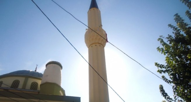Şiddetli rüzgarda yıkılan minare yeniden inşa edildi