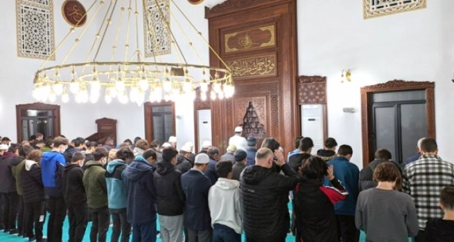 Şile ailece sabah namazında buluşuyor