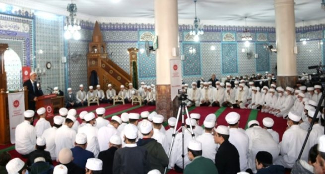 Sultanbeyli'de 75 hafız mezun oldu