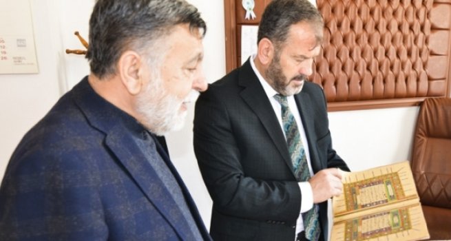 Tarihi El Yazması Kur’an-ı Kerim cüzleri müftülüğe teslim edildi