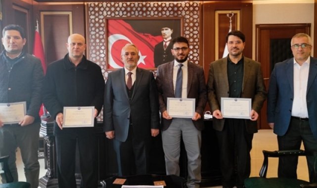 Tashih-i Huruf Kursu'nu tamamlayan Kur’an kursu öğreticilerine belgeleri verildi