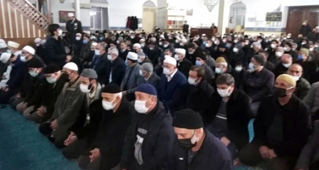 Tokat'ta gençler sabah namazında buluştu