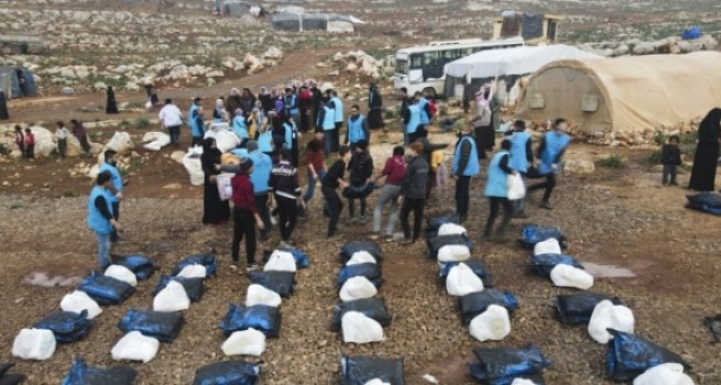Tokat'tan yola çıkan iyilik tırları İdlib'e ulaştı