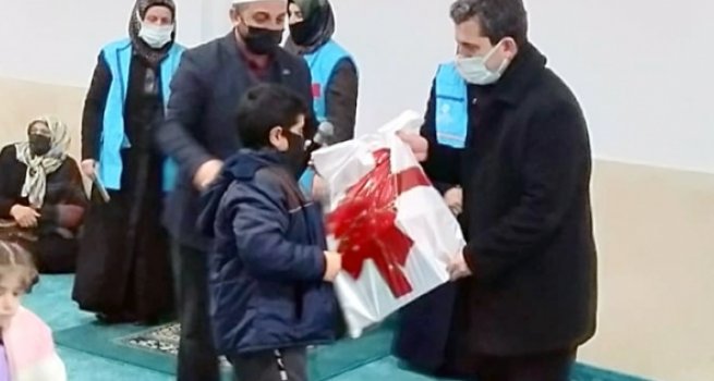 Trabzon'da çocuklar 'Kış Bayramı' ile ısınıyor