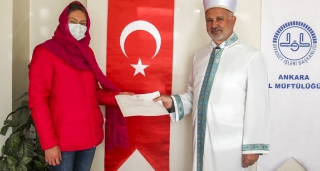 Ukrayna vatandaşı Nataliya Müslüman oldu