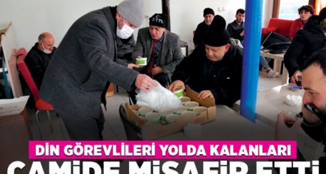 Ulaş'ta din görevlileri yolda kalanları camide misafir etti