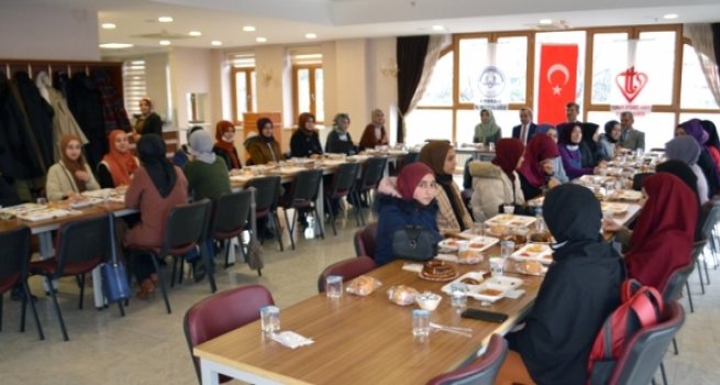 Üniversite öğrencileri kahvaltıda buluştu