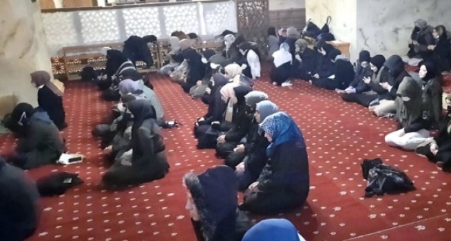 Üniversite öğrencileri sabah namazında buluştu