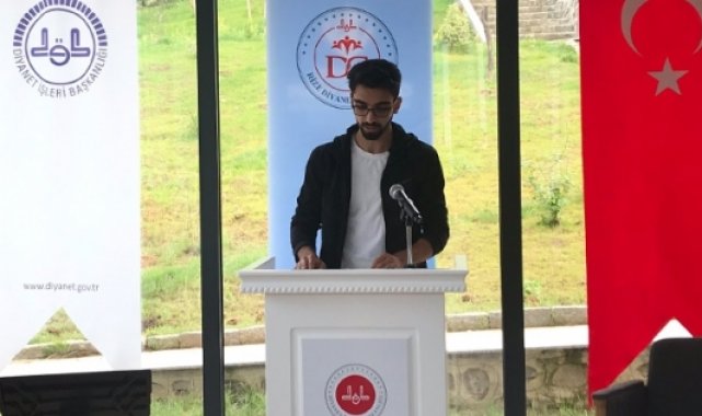 Üniversiteli gençlerden naat dinletisi