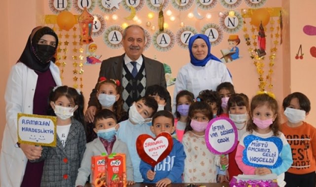 Ardahan'da minikler iftar yaptı