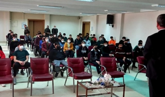 Artvin'de 'Gençlik ve Gelecek' seminerler
