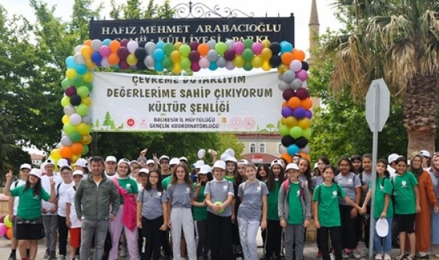Balıkesir'de öğrenciler kültür şenliğinde buluştu