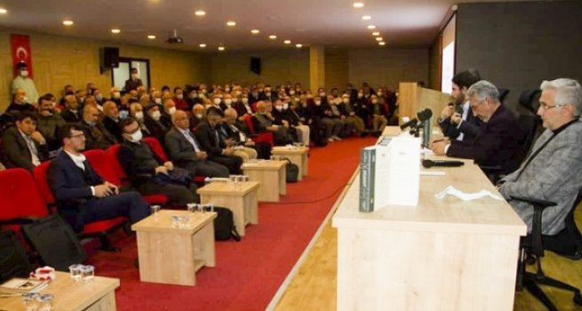 Bir İlçe İki Şeyhülislam konulu panel düzenlendi