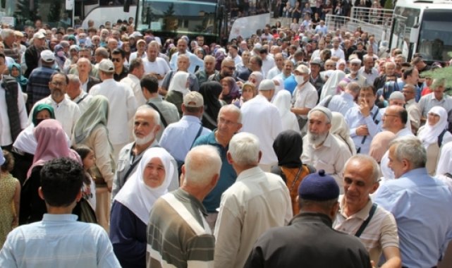 Bolu'da hacı adayları dualarla uğurlandı