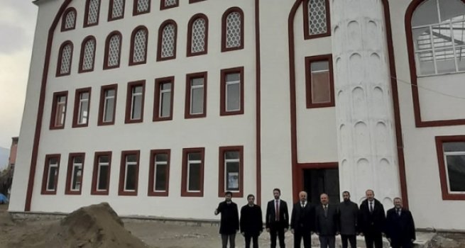 Çıldır Yeni Camii açılış için gün sayıyor