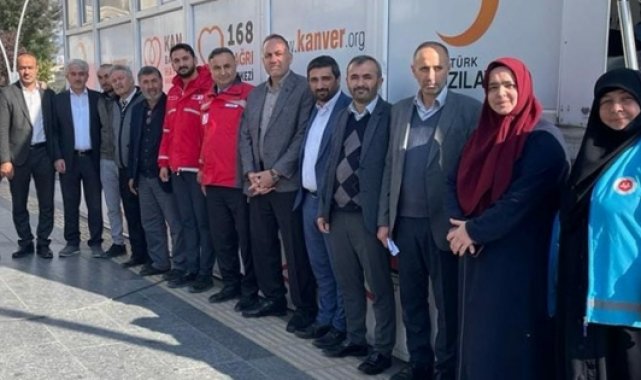 Din gönüllülerinden Kızılay'a kan bağışı