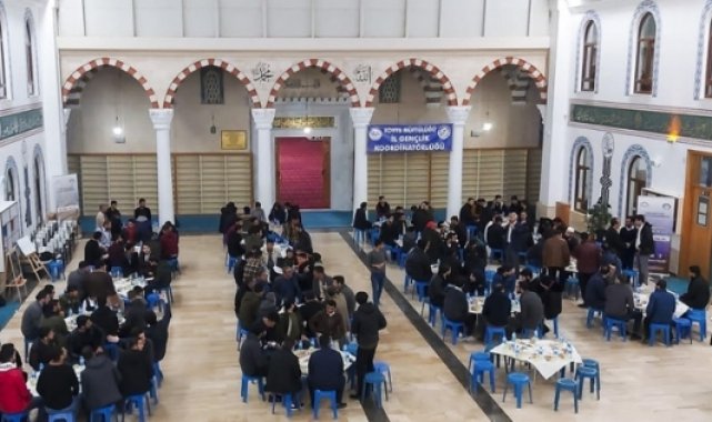 Diyanet Gençlik Merkezi iftarda üniversiteli gençleri ağırladı
