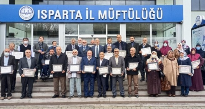Emekli olan personele plaket takdim edildi