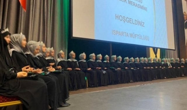 Isparta'da 34 hafız mezun oldu