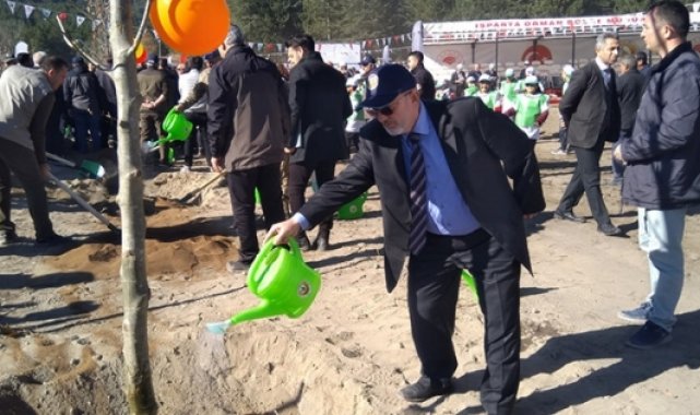 Isparta'da fidanlar toprakla buluştu