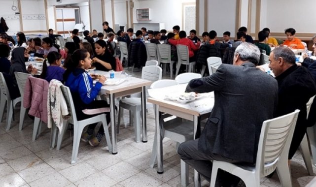 Isparta'da 'iyilik sofraları' kuruldu