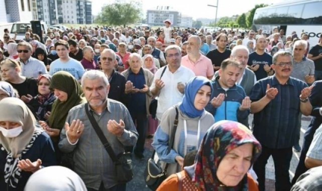 Isparta'dan yola çıkan ilk hac kafilesi dualarla uğurlandı