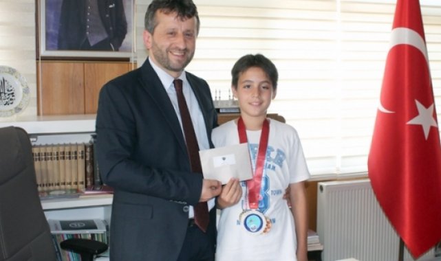 Kick boks dünya ikincisi Sarı'dan müftülüğe ziyaret
