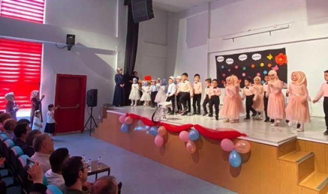 Minikler mezuniyet programında buluştu