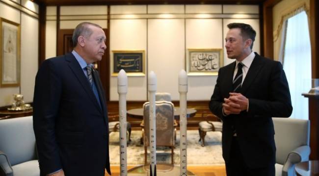 Elon Musk Külliye'ye onlarla geldi