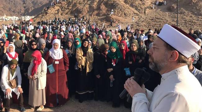 Diyanet İşleri Başkanı Erbaş, Uhud'da gençlerle buluştu