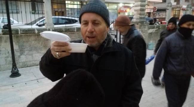 Gelibolu’da Cami Cemaatine İkram