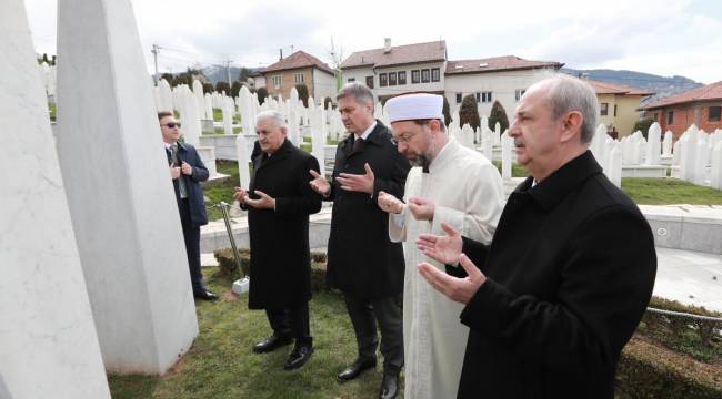 Diyanet İşleri Başkanı Erbaş, Aliya’nın kabrini ziyaret etti