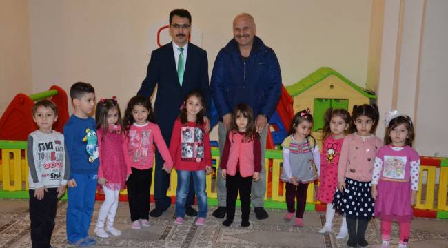 Hayırsever işadamından camiye çocuk parkı