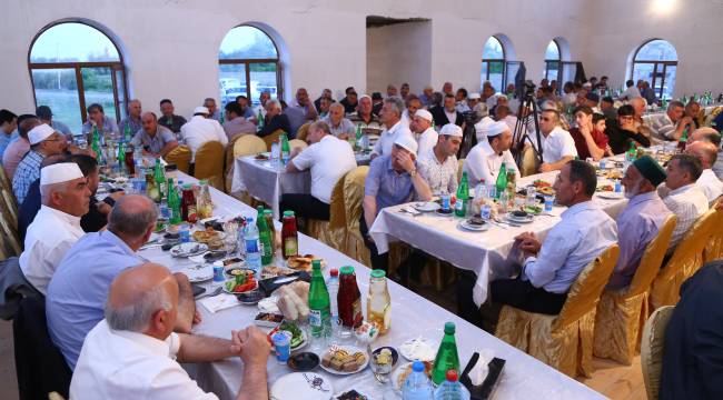 Ahıska Türklerine gıda paketi ve Kuran-ı Kerim dağıtıldı.