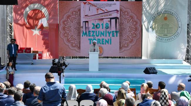 Başkan ,İlahiyat Fakültesi'nin mezuniyet törenine katıldı.