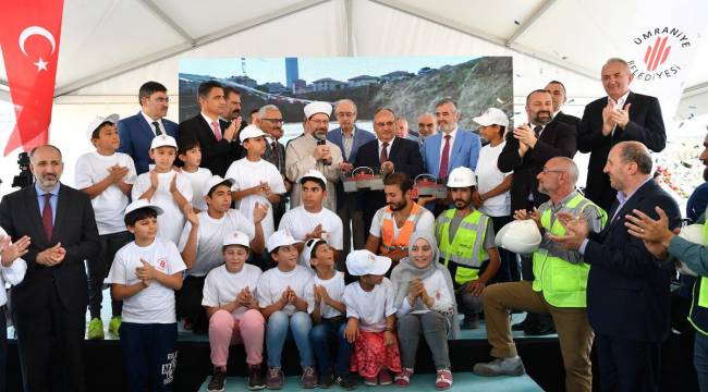 Ümraniye Büyük Camii’nin temeli dualarla atıldı