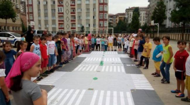 Rize de Yaz Kursu Öğrencilerine Trafik Eğitimi
