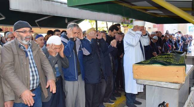 İmam Hatip Şansal Ekiz dualarla son yolculuğuna uğurlandı.