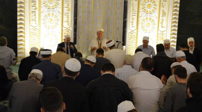 Üniversiteli Gençler Sabah Namazında Buluştu