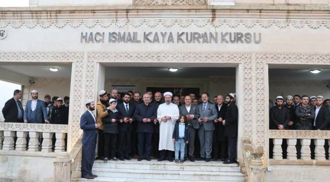 Erbaş gençlerle sabah namazı kıldı
