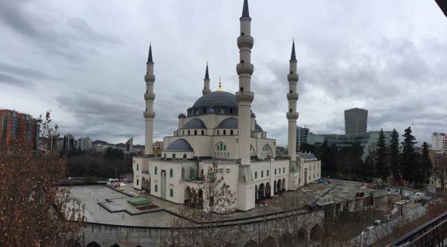 Balkanlar'ın en büyük camisi Tiran'da hızla yükseliyor