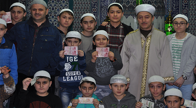 Önce namazla sonra ödülle mutlu oldular
